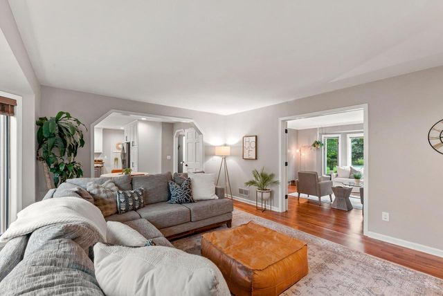 10946 N Sherwood DRIVE, Mequon, WI 53092