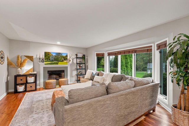 10946 N Sherwood DRIVE, Mequon, WI 53092