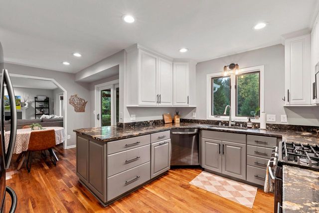 10946 N Sherwood DRIVE, Mequon, WI 53092