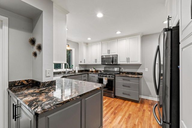 10946 N Sherwood DRIVE, Mequon, WI 53092