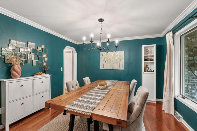 10946 N Sherwood DRIVE, Mequon, WI 53092