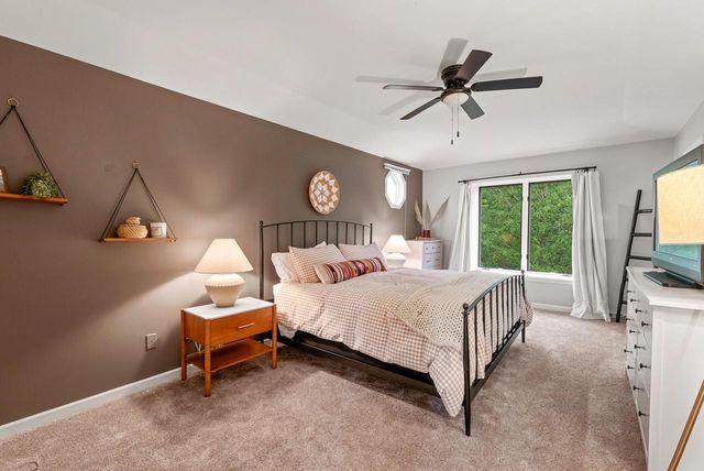 10946 N Sherwood DRIVE, Mequon, WI 53092