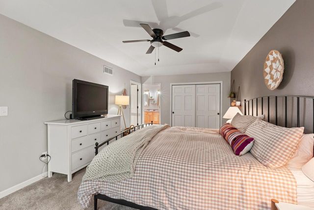 10946 N Sherwood DRIVE, Mequon, WI 53092