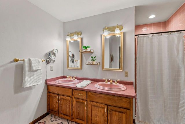 10946 N Sherwood DRIVE, Mequon, WI 53092