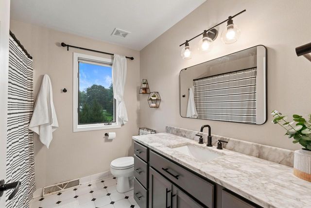 10946 N Sherwood DRIVE, Mequon, WI 53092