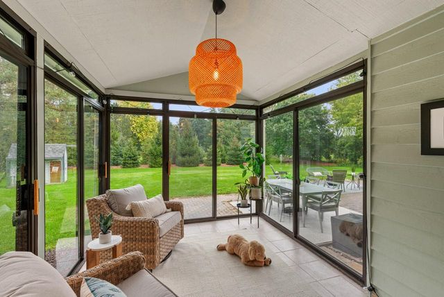 10946 N Sherwood DRIVE, Mequon, WI 53092
