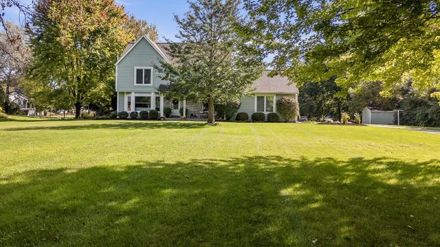 10946 N Sherwood DRIVE, Mequon, WI 53092