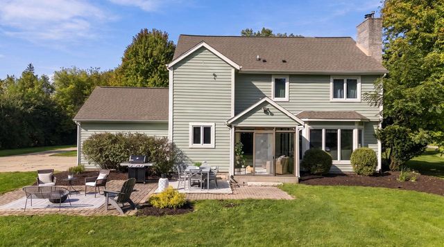 10946 N Sherwood DRIVE, Mequon, WI 53092