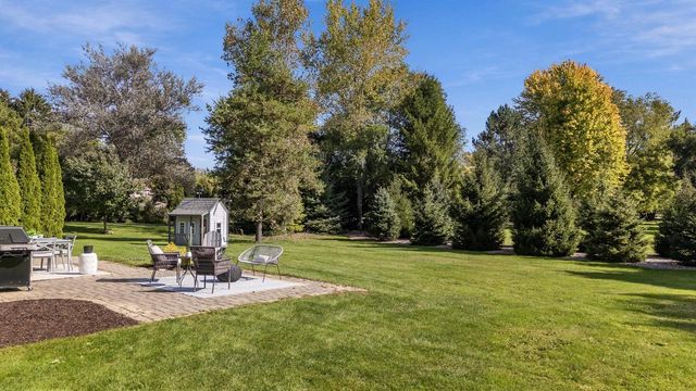 10946 N Sherwood DRIVE, Mequon, WI 53092