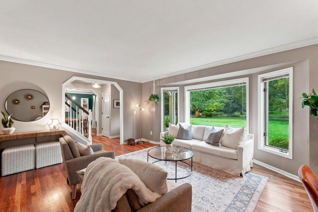 10946 N Sherwood DRIVE, Mequon, WI 53092