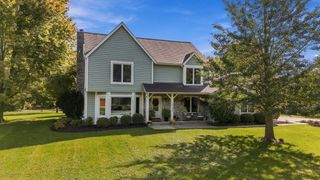 10946 N Sherwood DRIVE, Mequon, WI 53092