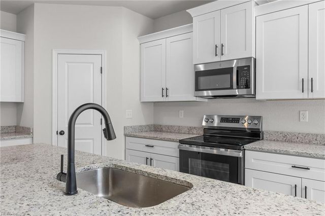 702 Argyll ST, Chesapeake, VA 23320