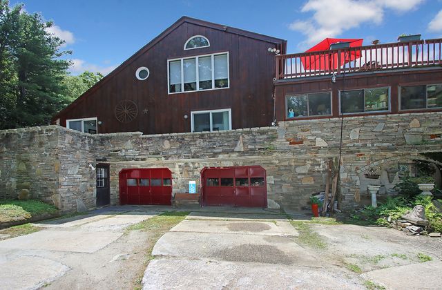 8 Dillon Road, Woodbridge, CT 06525