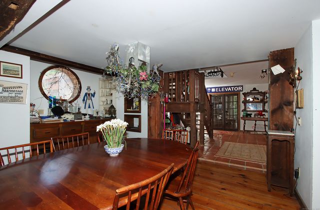8 Dillon Road, Woodbridge, CT 06525
