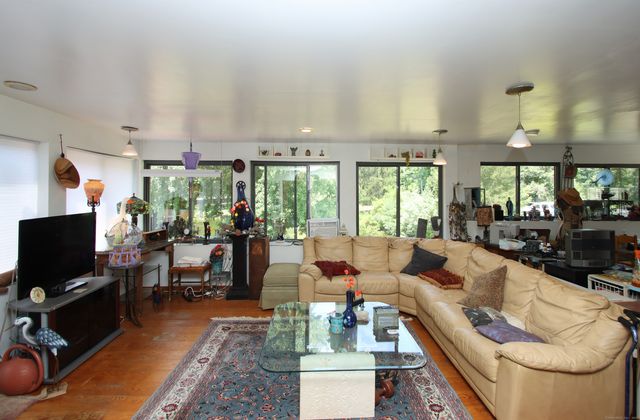 8 Dillon Road, Woodbridge, CT 06525