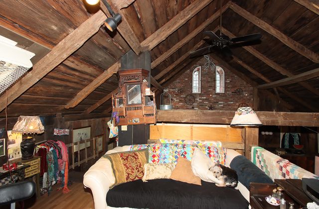8 Dillon Road, Woodbridge, CT 06525