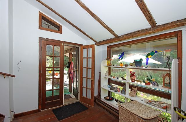 8 Dillon Road, Woodbridge, CT 06525