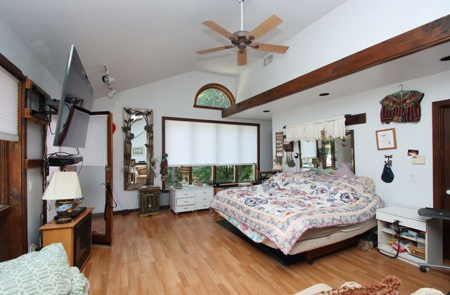 8 Dillon Road, Woodbridge, CT 06525