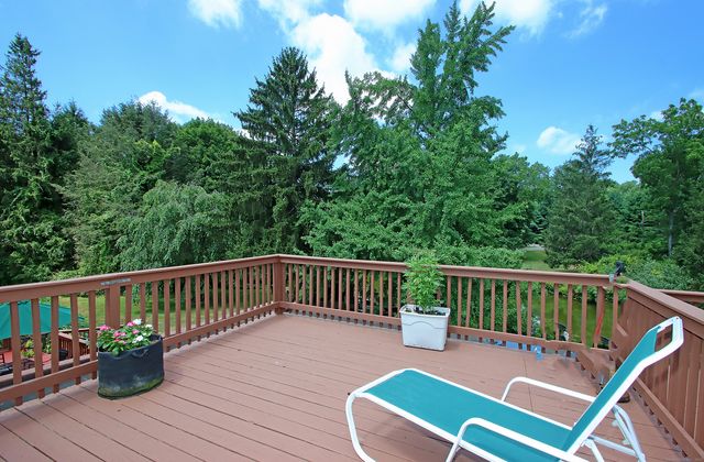 8 Dillon Road, Woodbridge, CT 06525