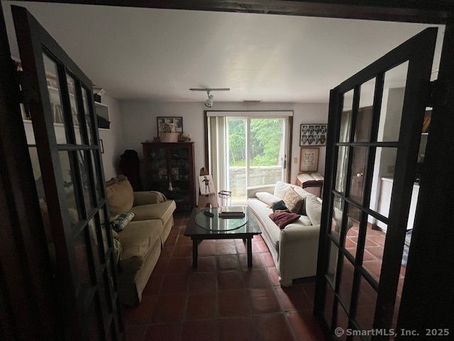 8 Dillon Road, Woodbridge, CT 06525