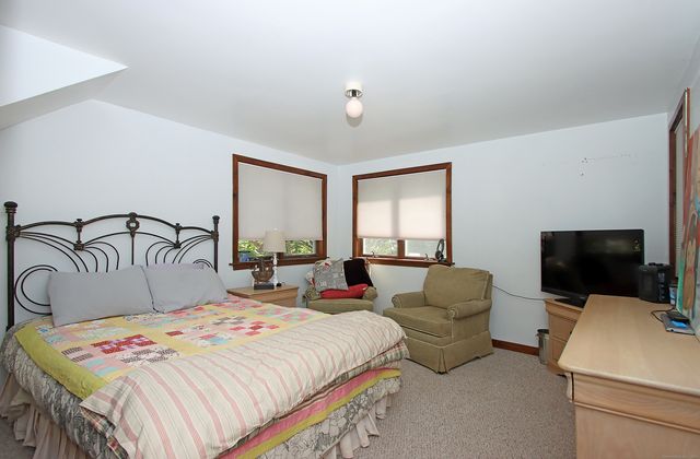 8 Dillon Road, Woodbridge, CT 06525