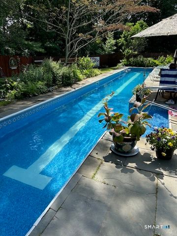 8 Dillon Road, Woodbridge, CT 06525