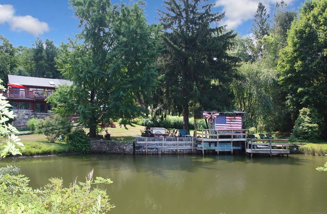 8 Dillon Road, Woodbridge, CT 06525