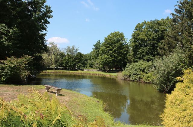 8 Dillon Road, Woodbridge, CT 06525