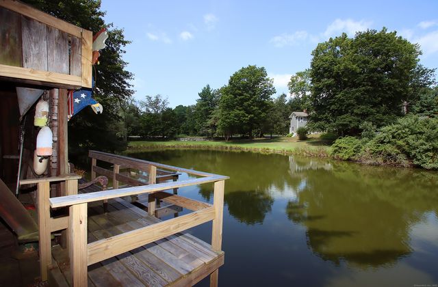 8 Dillon Road, Woodbridge, CT 06525