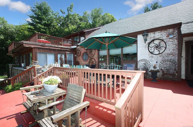 8 Dillon Road, Woodbridge, CT 06525