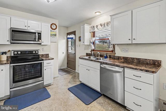 23 E WILLOW TERRACE DR, Mechanicsburg, PA 17050