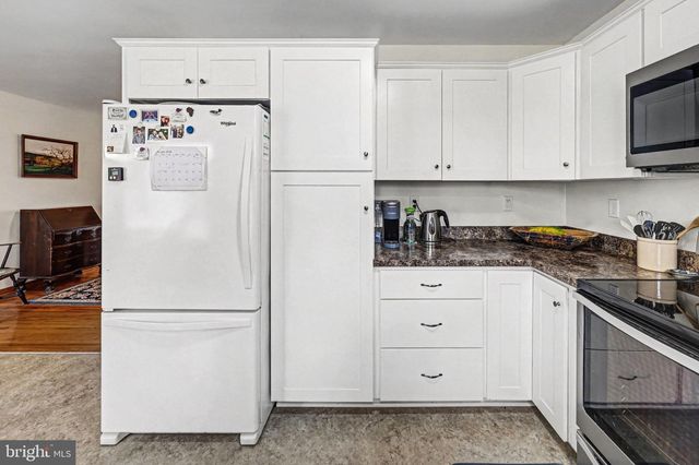 23 E WILLOW TERRACE DR, Mechanicsburg, PA 17050