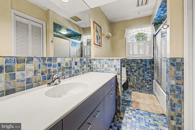 23 E WILLOW TERRACE DR, Mechanicsburg, PA 17050