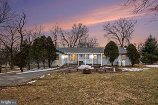 23 E WILLOW TERRACE DR, Mechanicsburg, PA 17050