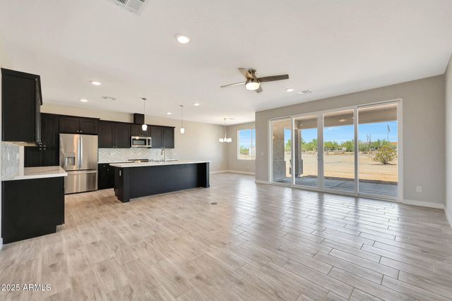 17030 W Whispering Rock Trail, Surprise, AZ 85387