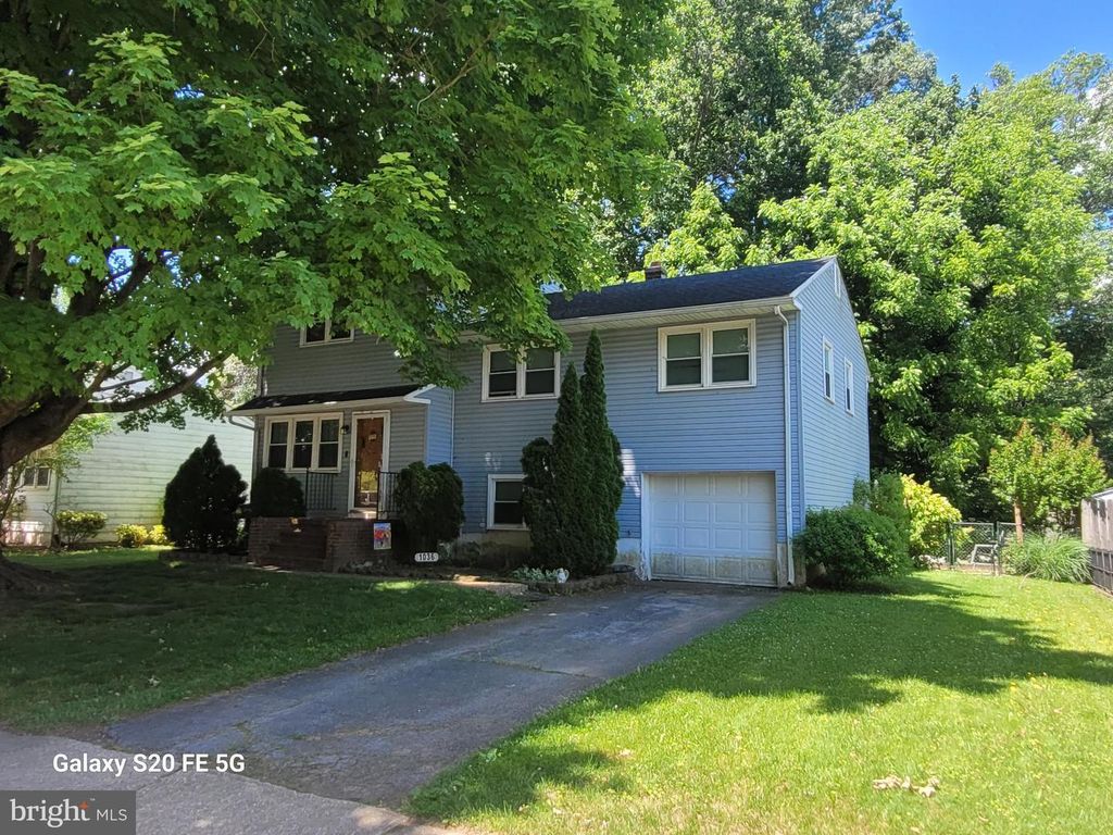 1036 WAGONER DR, Wilmington, DE 19805