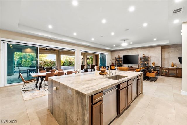 8396 Sweetwater Creek Way, Las Vegas, NV 89113