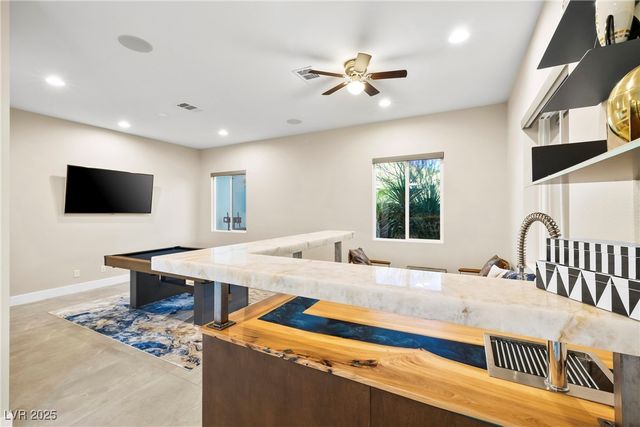 8396 Sweetwater Creek Way, Las Vegas, NV 89113