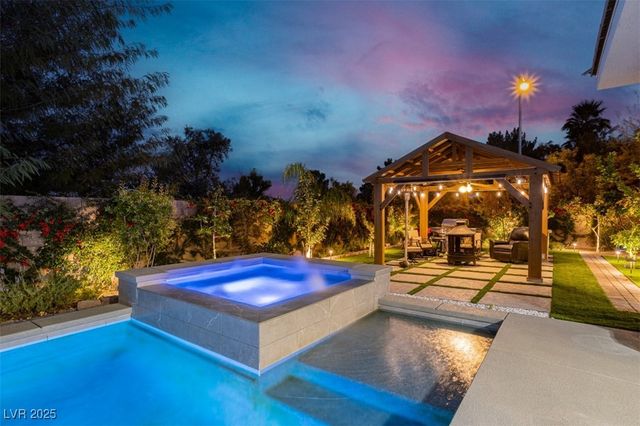 8396 Sweetwater Creek Way, Las Vegas, NV 89113