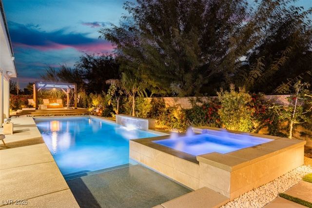 8396 Sweetwater Creek Way, Las Vegas, NV 89113