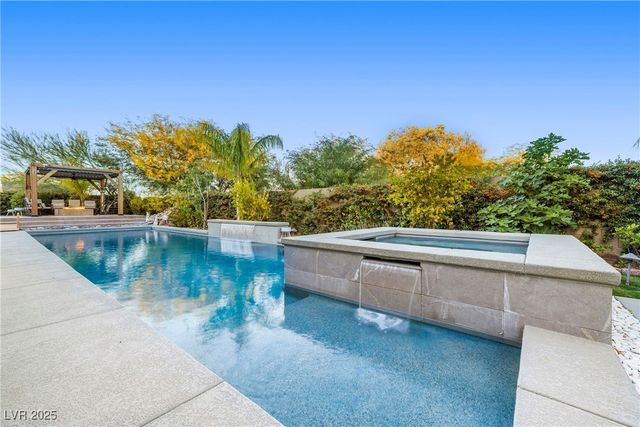 8396 Sweetwater Creek Way, Las Vegas, NV 89113