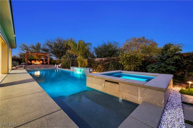 8396 Sweetwater Creek Way, Las Vegas, NV 89113