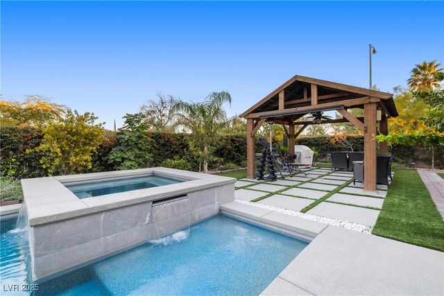 8396 Sweetwater Creek Way, Las Vegas, NV 89113