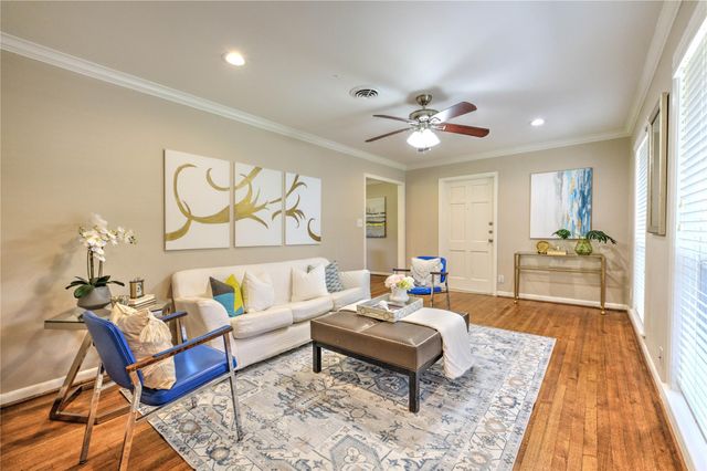 6817 Roos Road, Houston, TX 77074