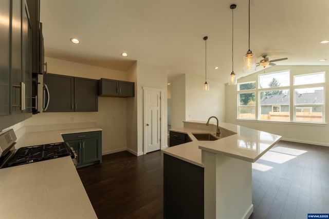 801 Quail Glenn Dr, Philomath, OR 97370