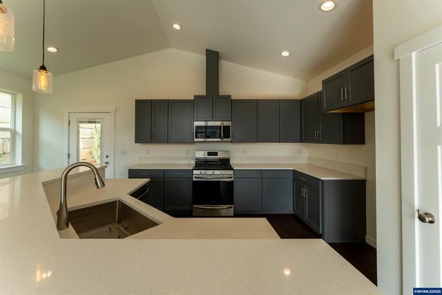 801 Quail Glenn Dr, Philomath, OR 97370