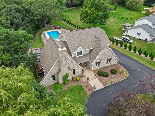515 Pebble Creek PASS, Wales, WI 53183