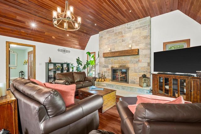 515 Pebble Creek PASS, Wales, WI 53183