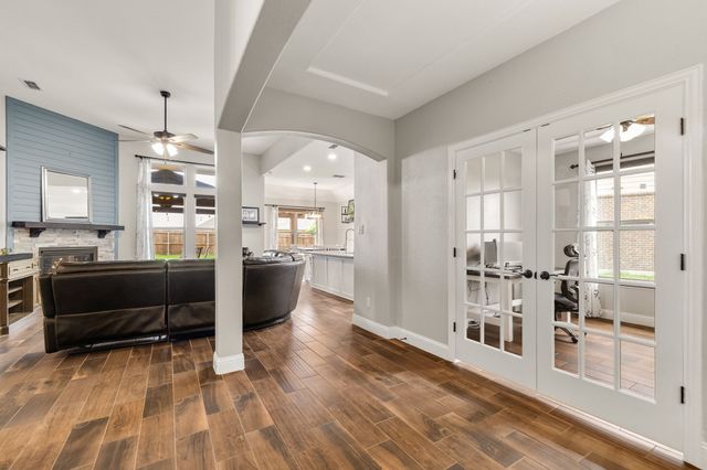 1020 Crest Breeze Drive, Fort Worth, TX 76052