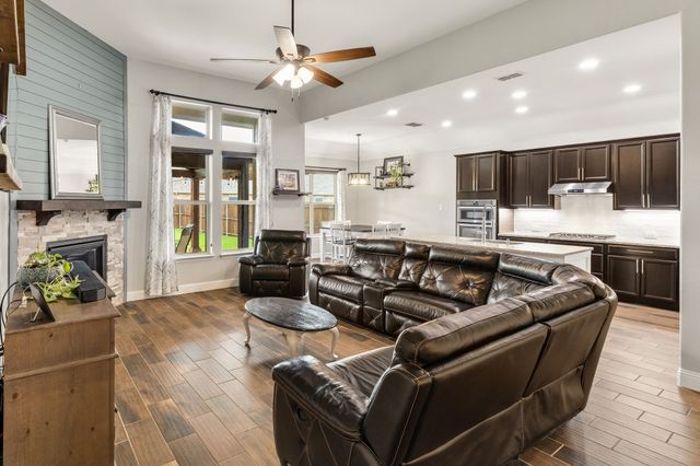1020 Crest Breeze Drive, Fort Worth, TX 76052